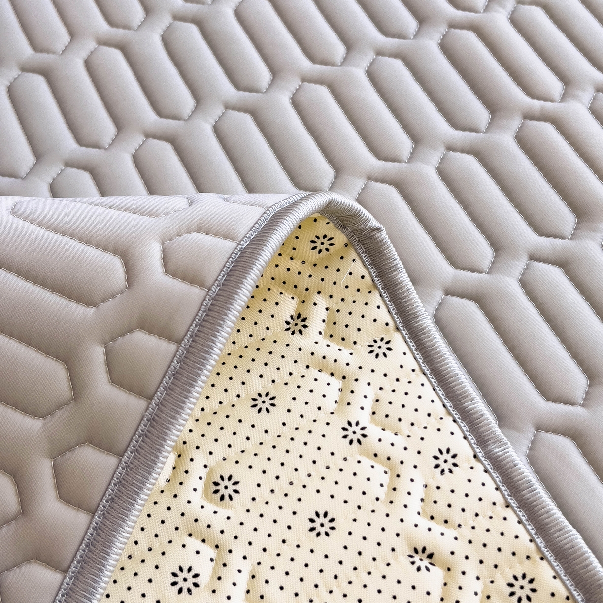 91家纺网 家纺一手货源 找家纺 希廷顿 2024新款加厚凉感丝乳胶凉席三件套 绅士灰