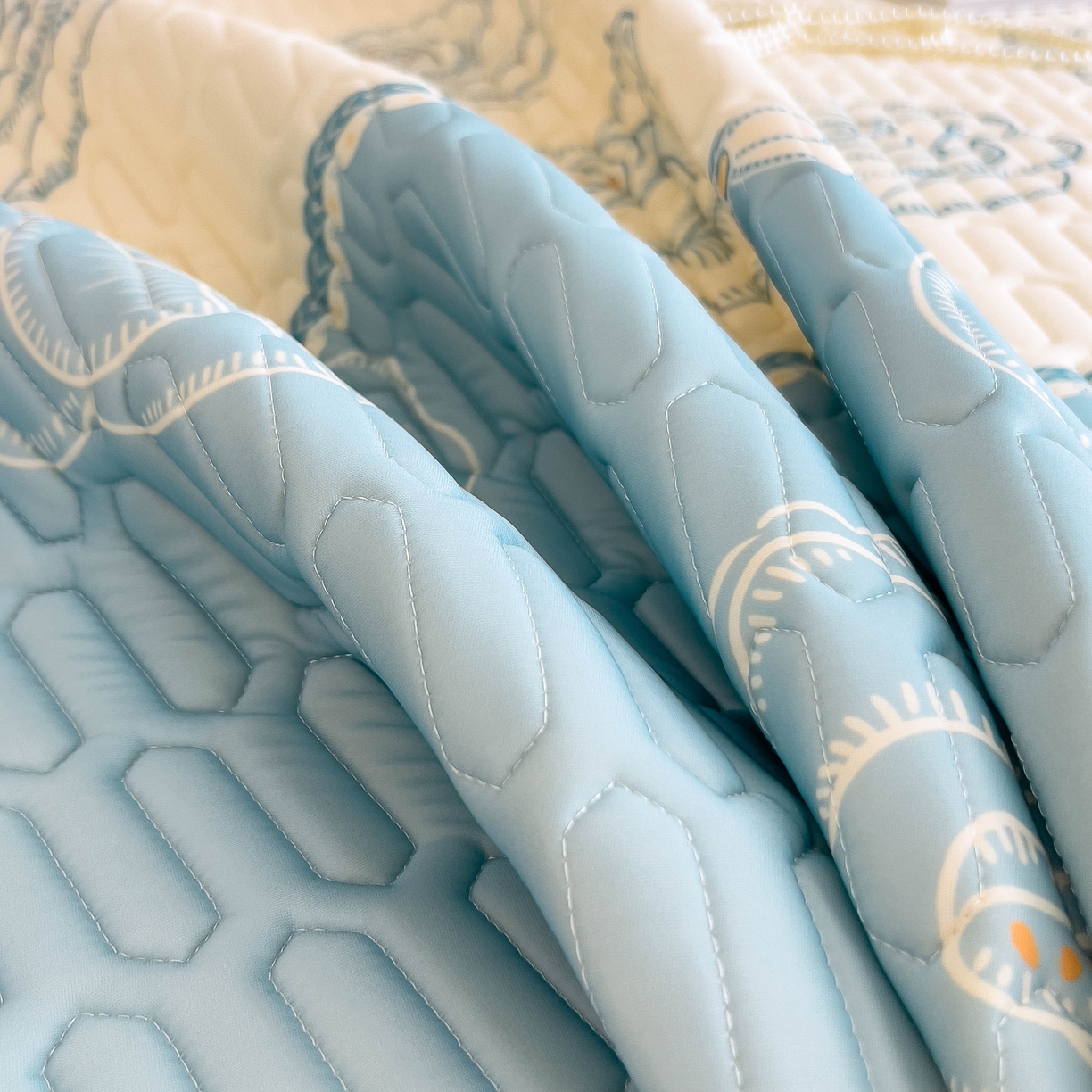 91家纺网 家纺一手货源 找家纺 希廷顿 2024新款加厚凉感丝乳胶凉席三件套 绽放玫瑰