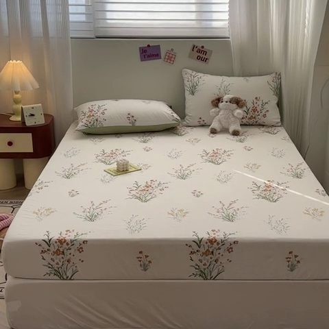 91家纺网 家纺一手货源 找家纺 古吉梦 2024新款水洗棉小清新印花床笠 仙草