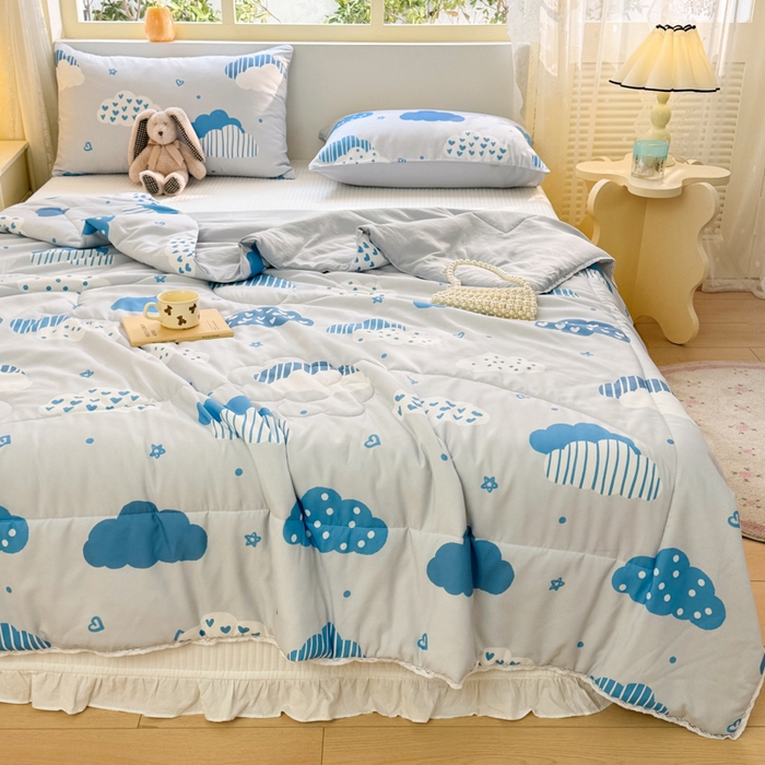 91家纺网 家纺一手货源 找家纺 寐居家纺 2024新款水洗棉小花边夏被 春雨绵绵