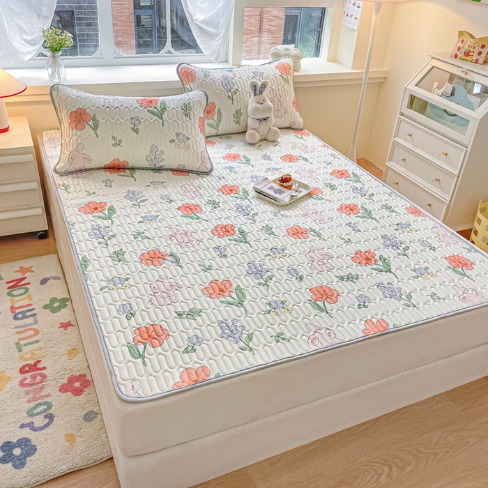 91家纺网 家纺一手货源 找家纺 柒月家居 2024新款贴身舒适厚度0.5小清新乳胶凉席 花园兔