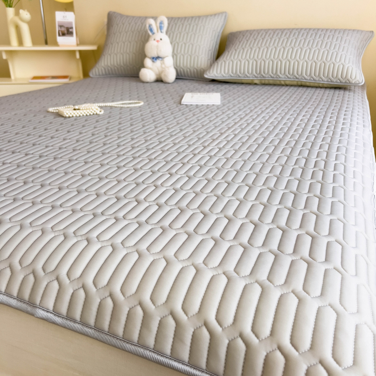 91家纺网 家纺一手货源 找家纺 希廷顿 2024新款加厚凉感丝乳胶凉席三件套 绅士灰