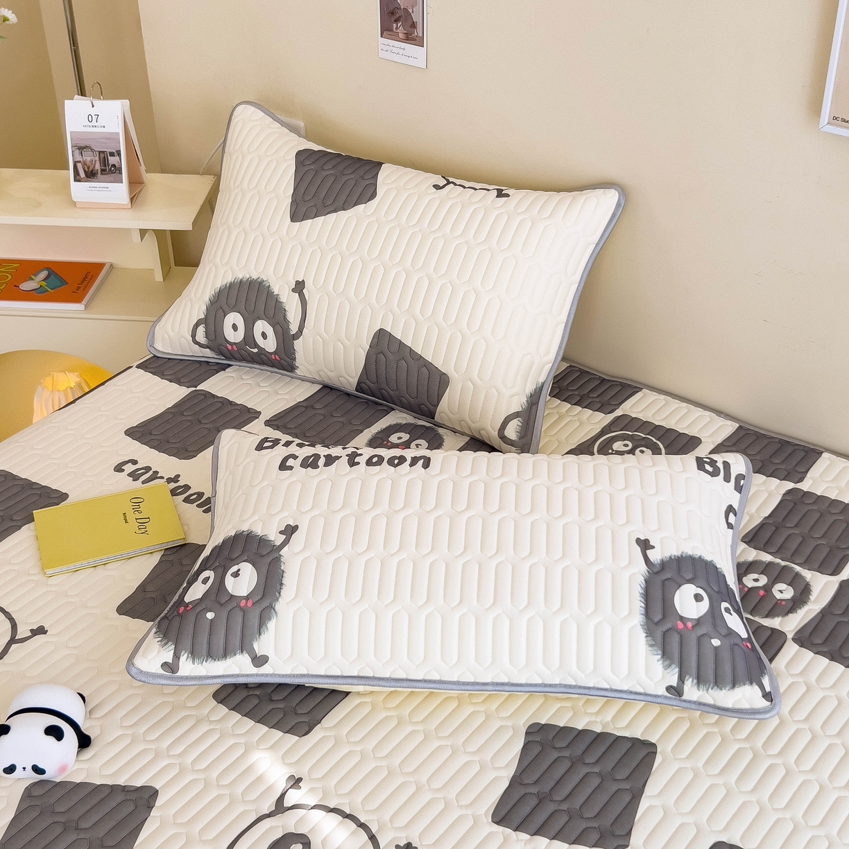 91家纺网 家纺一手货源 找家纺 希廷顿 2024新款加厚凉感丝乳胶凉席三件套 小煤球