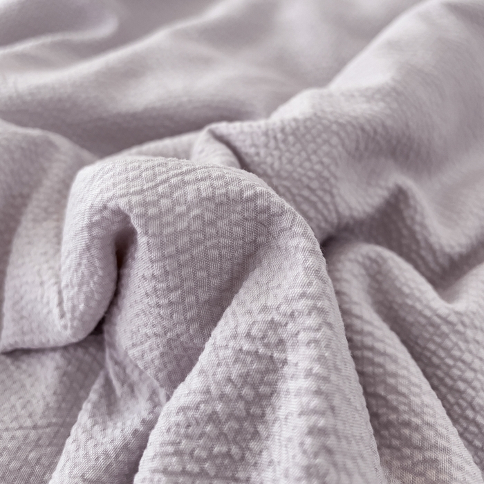 91家纺网 家纺一手货源 找家纺 优姿家纺 2024新款提花泡泡棉刺绣大豆抗菌夏被 高级灰