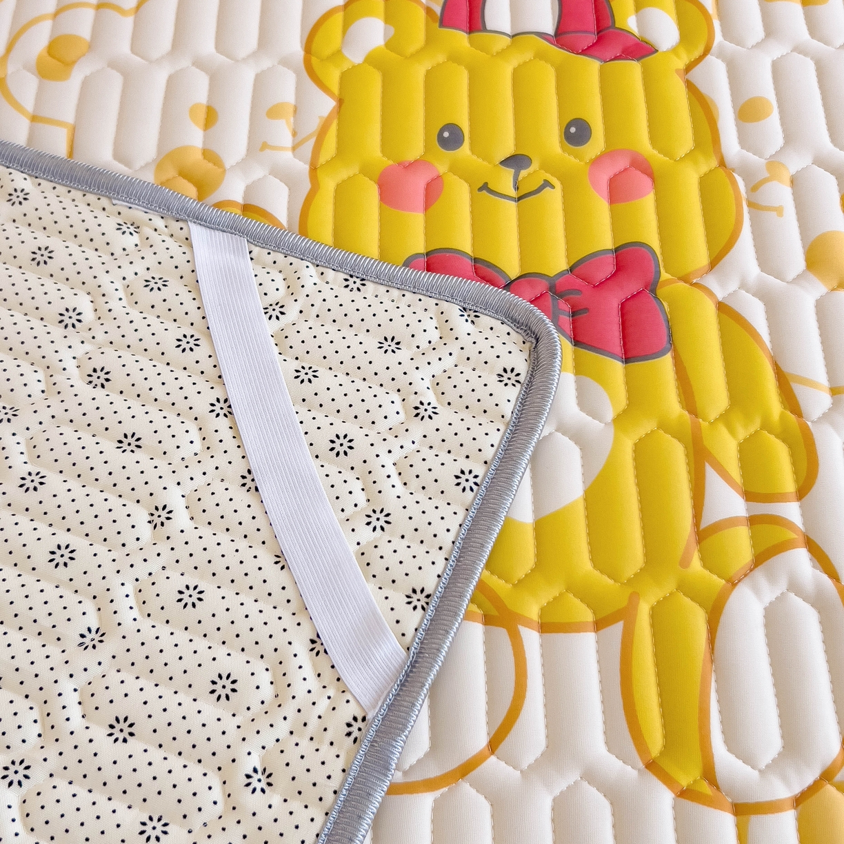 91家纺网 家纺一手货源 找家纺 希廷顿 2024新款加厚凉感丝乳胶凉席三件套 可爱熊