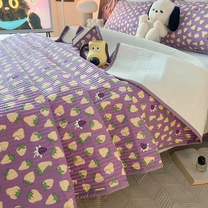 HL原创 2024新款全棉印花床盖 紫色草莓