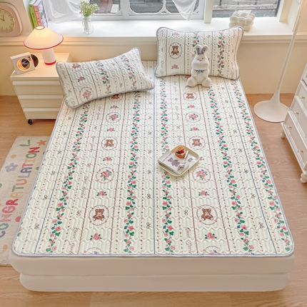 91家纺网 家纺一手货源 找家纺 柒月家居 2024新款贴身舒适厚度0.5小清新乳胶凉席花环小熊