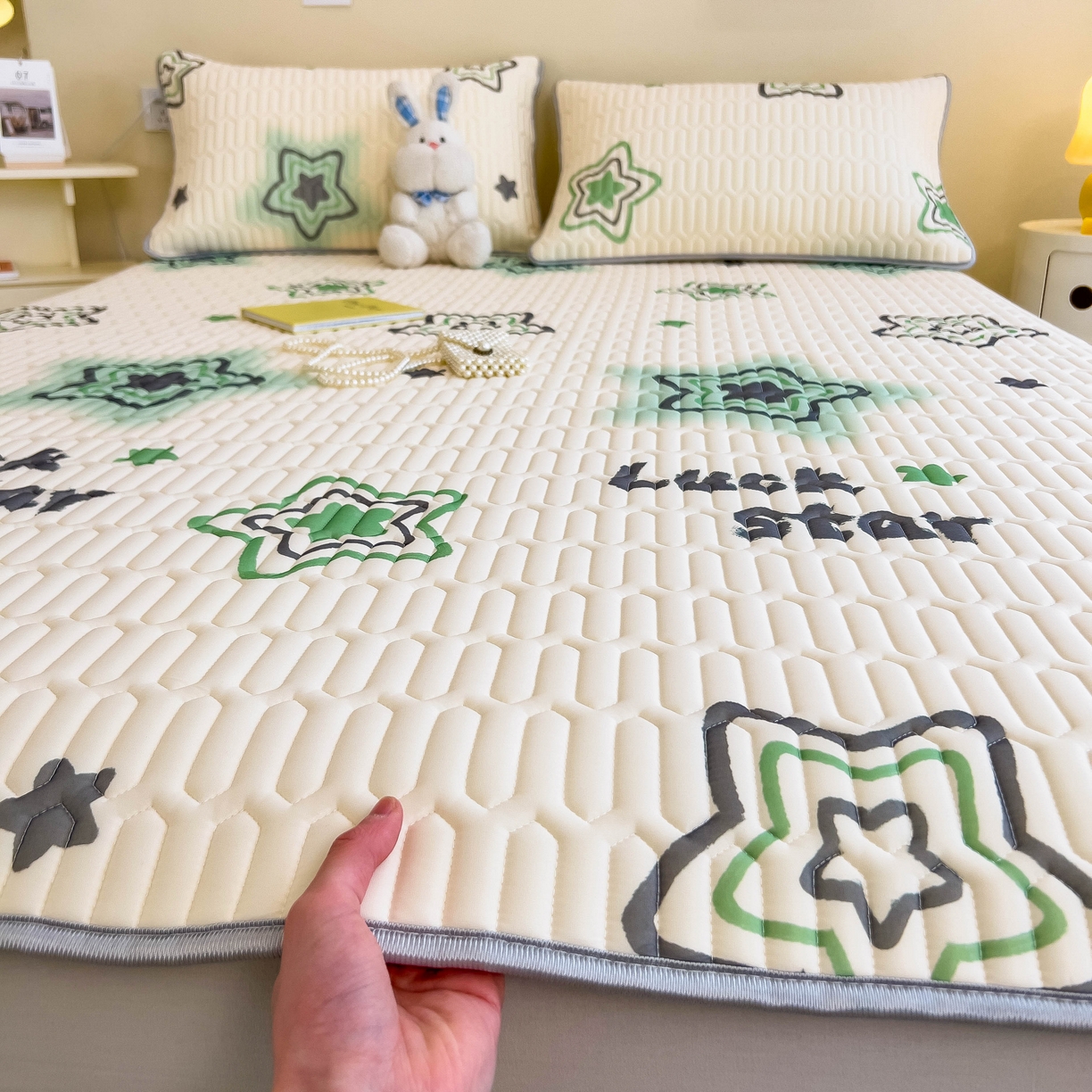 91家纺网 家纺一手货源 找家纺 希廷顿 2024新款加厚凉感丝乳胶凉席三件套 幸运星