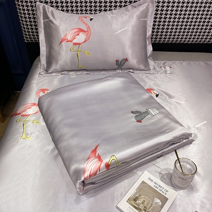 91家纺网 家纺一手货源 找家纺 经年 2025新款印花丝绸冰丝夏被 缤纷火烈鸟