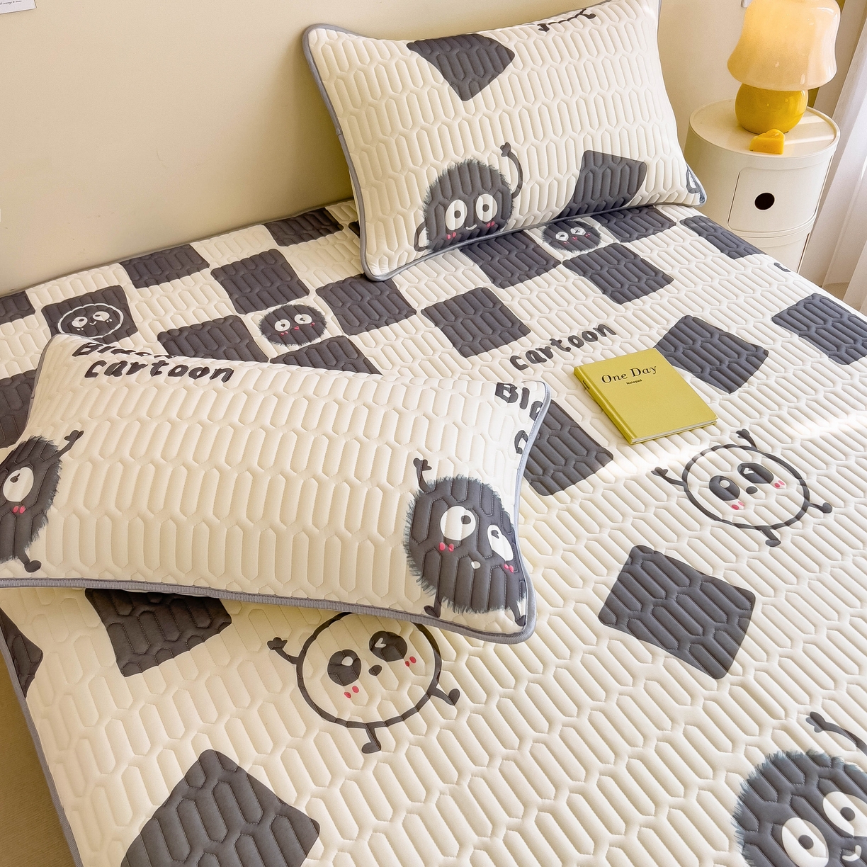 91家纺网 家纺一手货源 找家纺 希廷顿 2024新款加厚凉感丝乳胶凉席三件套 小煤球