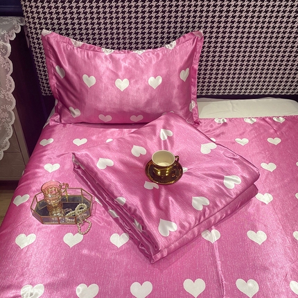 91家纺网 家纺一手货源 找家纺 经年 2025新款印花丝绸冰丝夏被 心纹心语