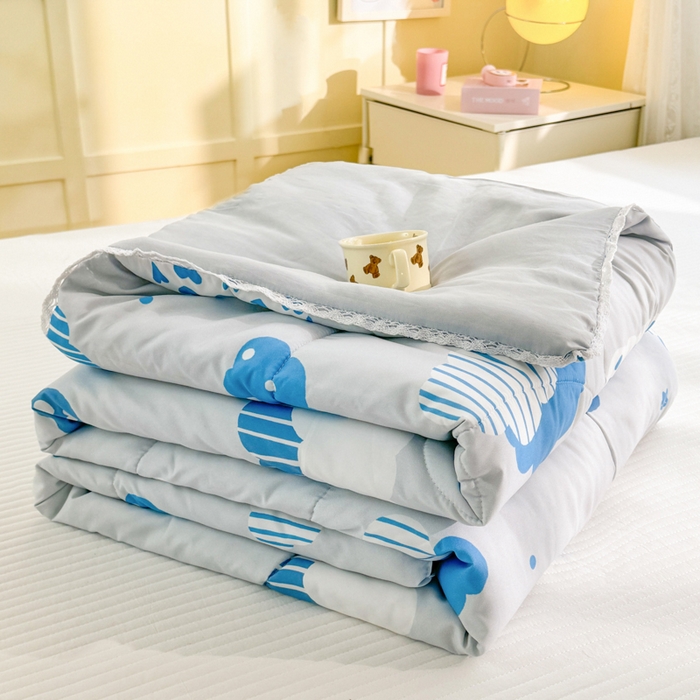 91家纺网 家纺一手货源 找家纺 寐居家纺 2024新款水洗棉小花边夏被 春雨绵绵