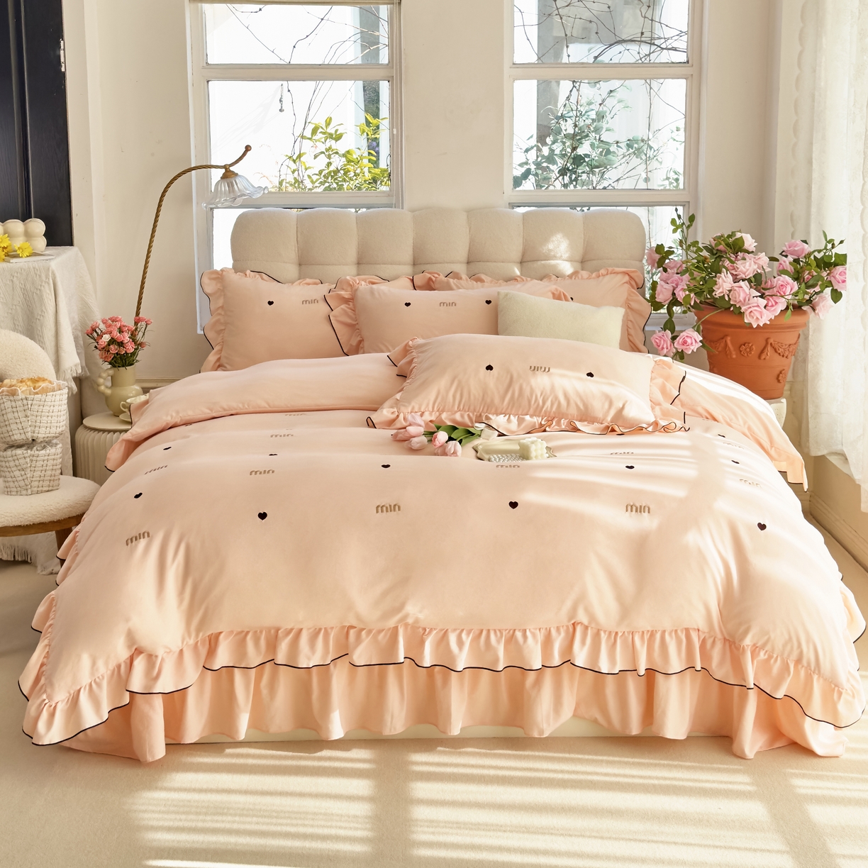 91家纺网 家纺一手货源 找家纺 梦可莱 2024新款亲肤刺绣荷叶边四件套-心灵迷恋 奶油粉