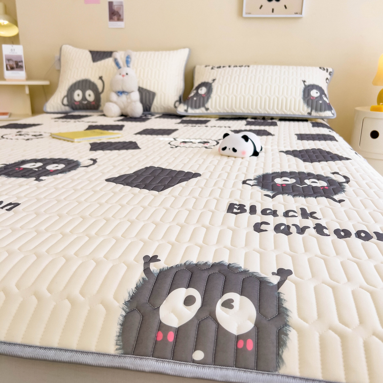 91家纺网 家纺一手货源 找家纺 希廷顿 2024新款加厚凉感丝乳胶凉席三件套 小煤球