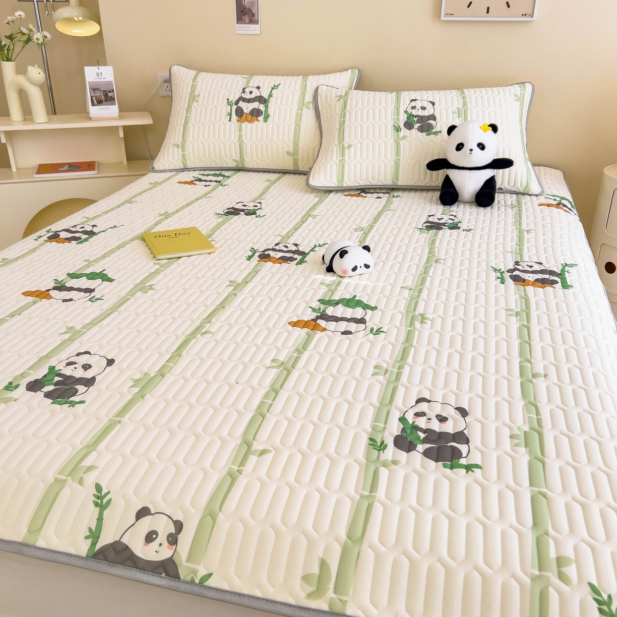 91家纺网 家纺一手货源 找家纺 希廷顿 2024新款加厚凉感丝乳胶凉席三件套 熊猫攀竹