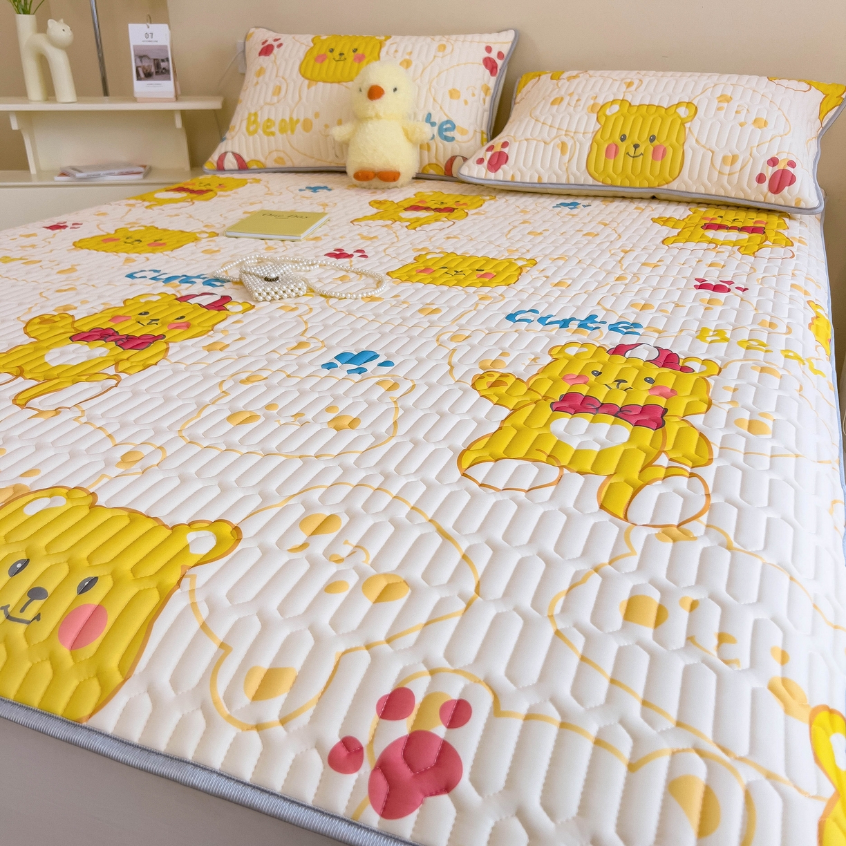 91家纺网 家纺一手货源 找家纺 希廷顿 2024新款加厚凉感丝乳胶凉席三件套 可爱熊