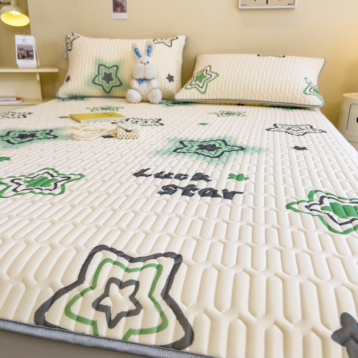 91家纺网 家纺一手货源 找家纺 希廷顿 2024新款加厚凉感丝乳胶凉席三件套 幸运星