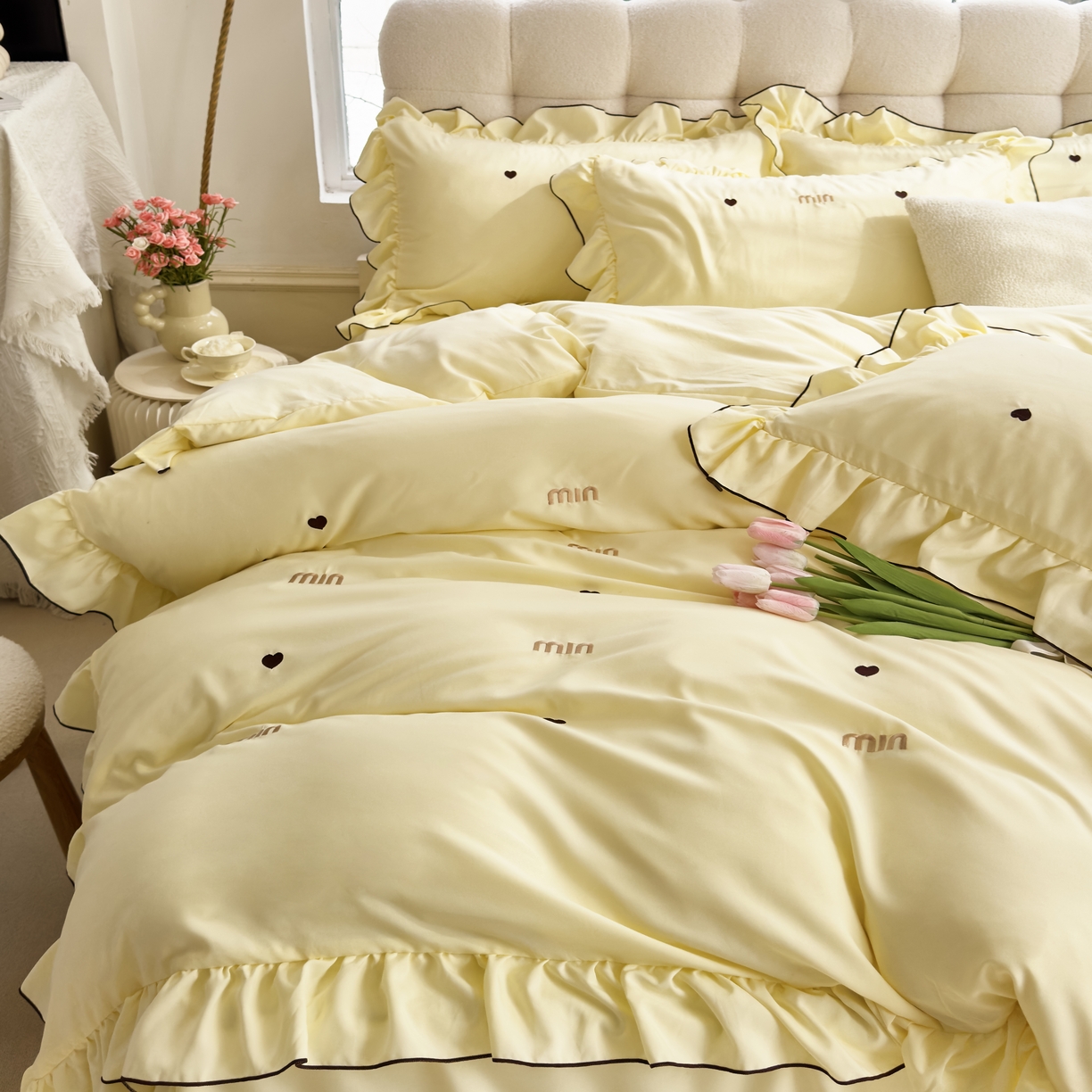 91家纺网 家纺一手货源 找家纺 梦可莱 2024新款亲肤刺绣荷叶边四件套-心灵迷恋 奶油黄
