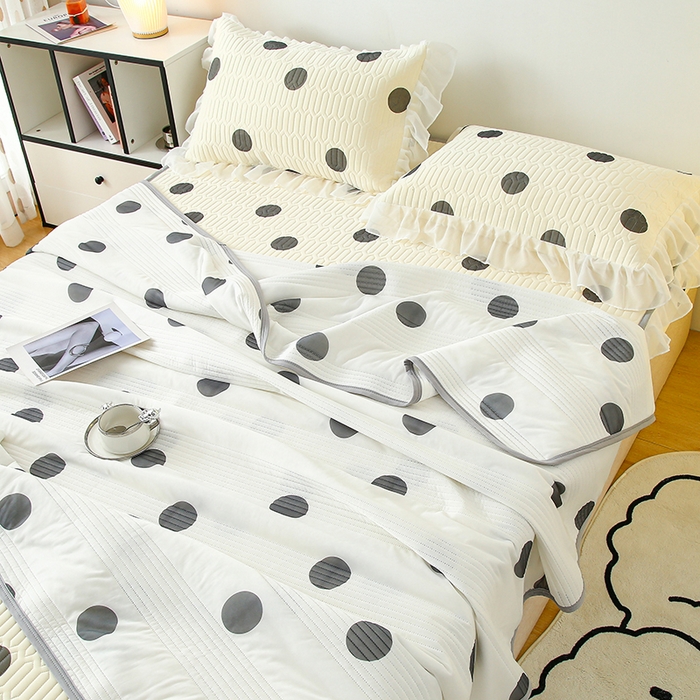 91家纺网 家纺一手货源 找家纺 伊人坊 2024新款冰丝凉感丝夏被 黑色波点