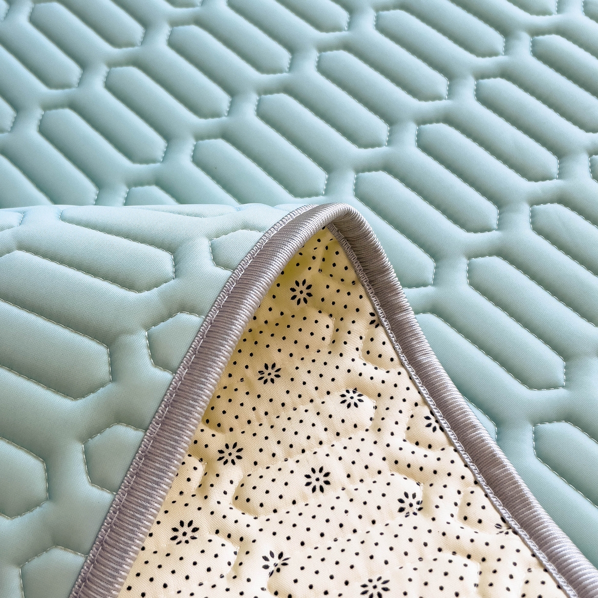 91家纺网 家纺一手货源 找家纺 希廷顿 2024新款加厚凉感丝乳胶凉席三件套 天蓝色