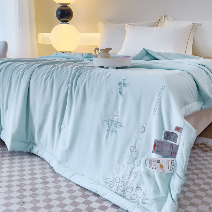 91家纺网 家纺一手货源 找家纺 优姿家纺 2024新款提花泡泡棉刺绣大豆抗菌夏被 天空蓝