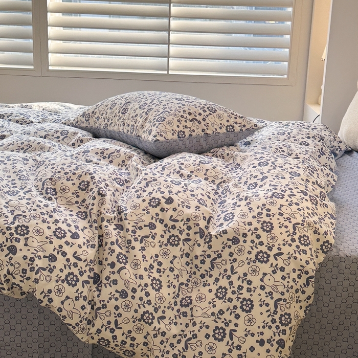 91家纺网 家纺一手货源 找家纺 昔可家纺 2024新款中古系列花四件套 中古蓝小兔