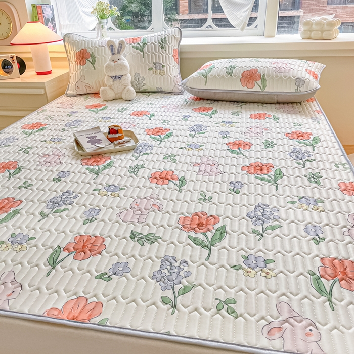 91家纺网 家纺一手货源 找家纺 柒月家居 2024新款贴身舒适厚度0.5小清新乳胶凉席 花园兔