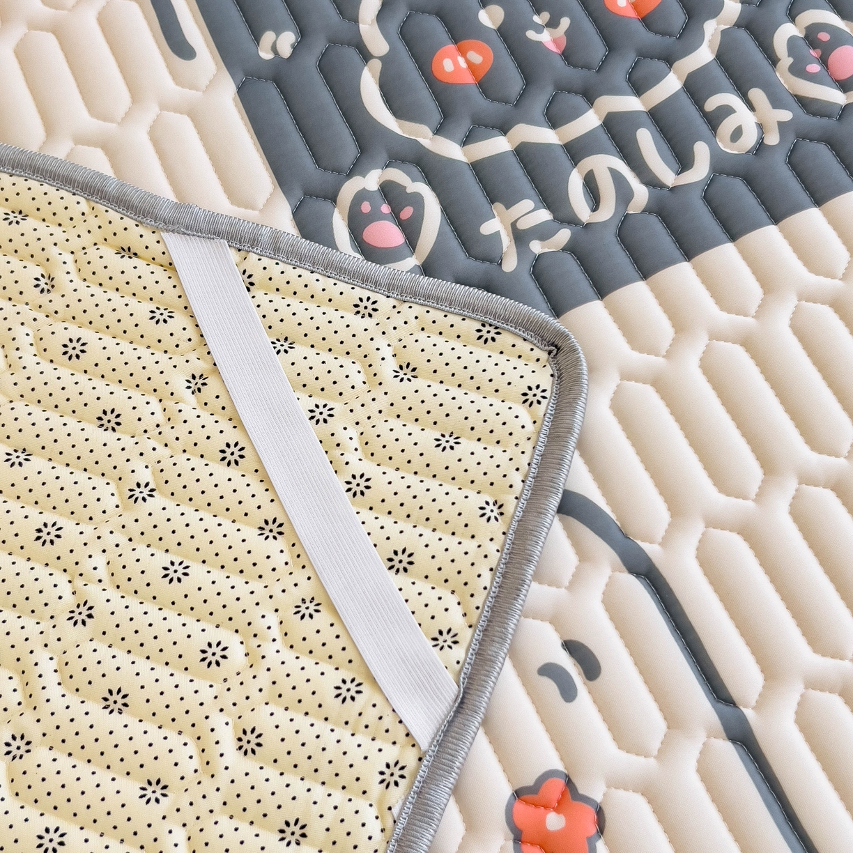 91家纺网 家纺一手货源 找家纺 希廷顿 2024新款加厚凉感丝乳胶凉席三件套 萝卜兔