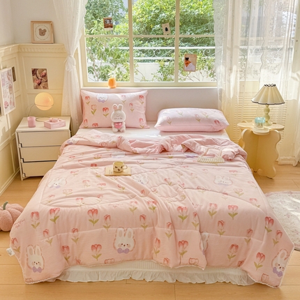 91家纺网 家纺一手货源 找家纺 寐居家纺 2024新款水洗棉小花边夏被 蓓蕾兔兔