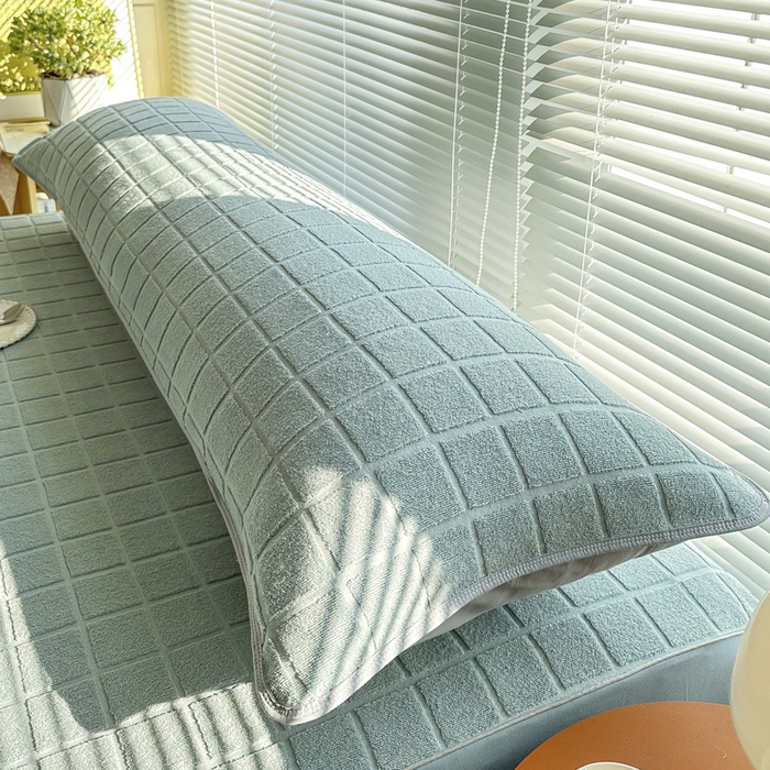 91家纺网 家纺一手货源 找家纺 爱港家纺 2024全棉A类毛巾被 纱布升级款长枕巾 情侣枕巾 枕芯保护套 暖棉.绿