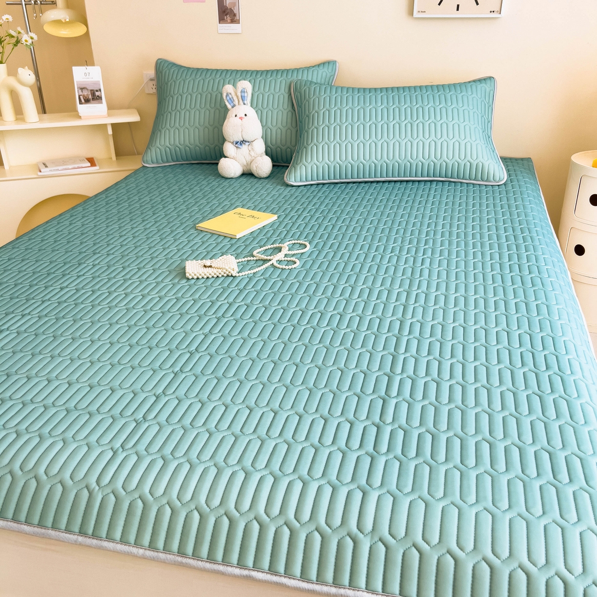 91家纺网 家纺一手货源 找家纺 希廷顿 2024新款加厚凉感丝乳胶凉席三件套 墨绿色