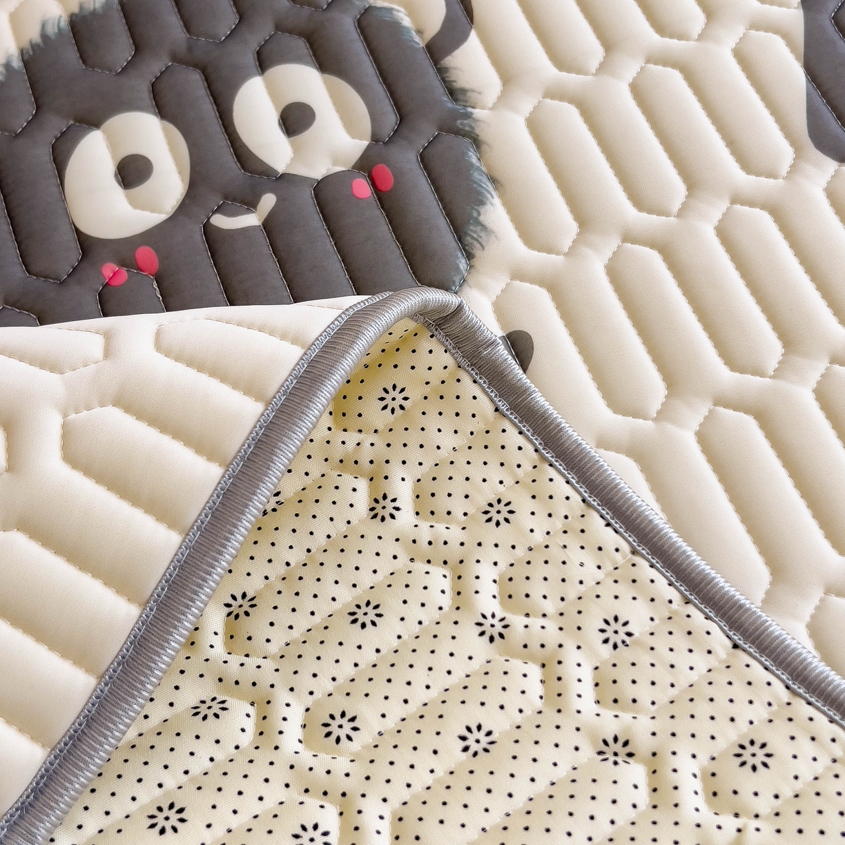 91家纺网 家纺一手货源 找家纺 希廷顿 2024新款加厚凉感丝乳胶凉席三件套 小煤球