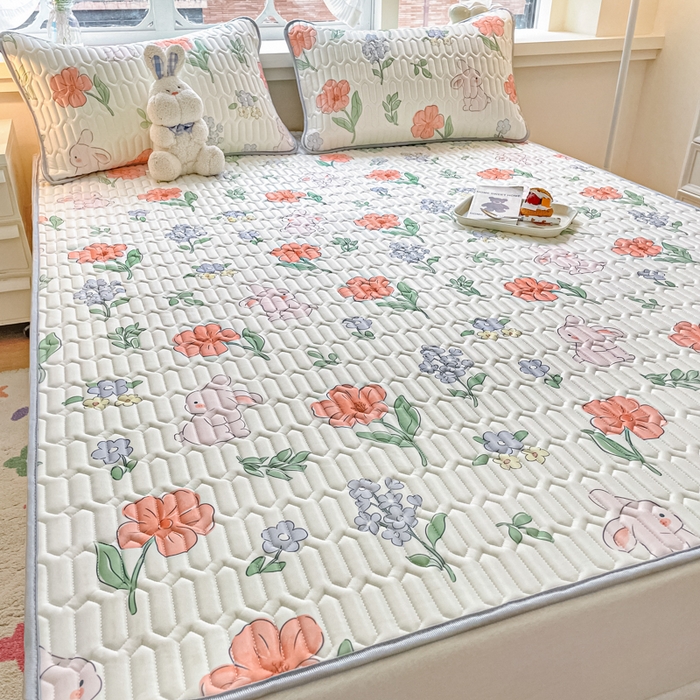 91家纺网 家纺一手货源 找家纺 柒月家居 2024新款贴身舒适厚度0.5小清新乳胶凉席 花园兔