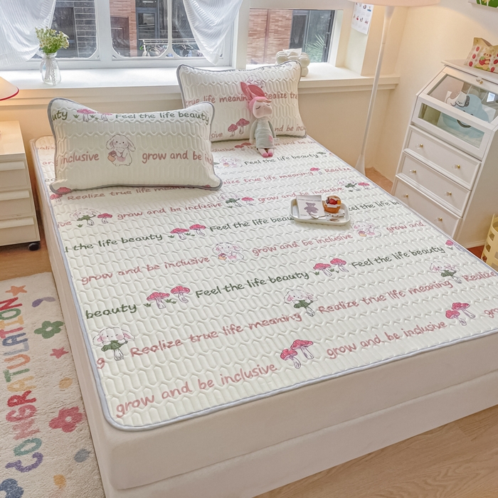 91家纺网 家纺一手货源 找家纺 柒月家居 2024新款贴身舒适厚度0.5小清新乳胶凉席 彩色蘑菇