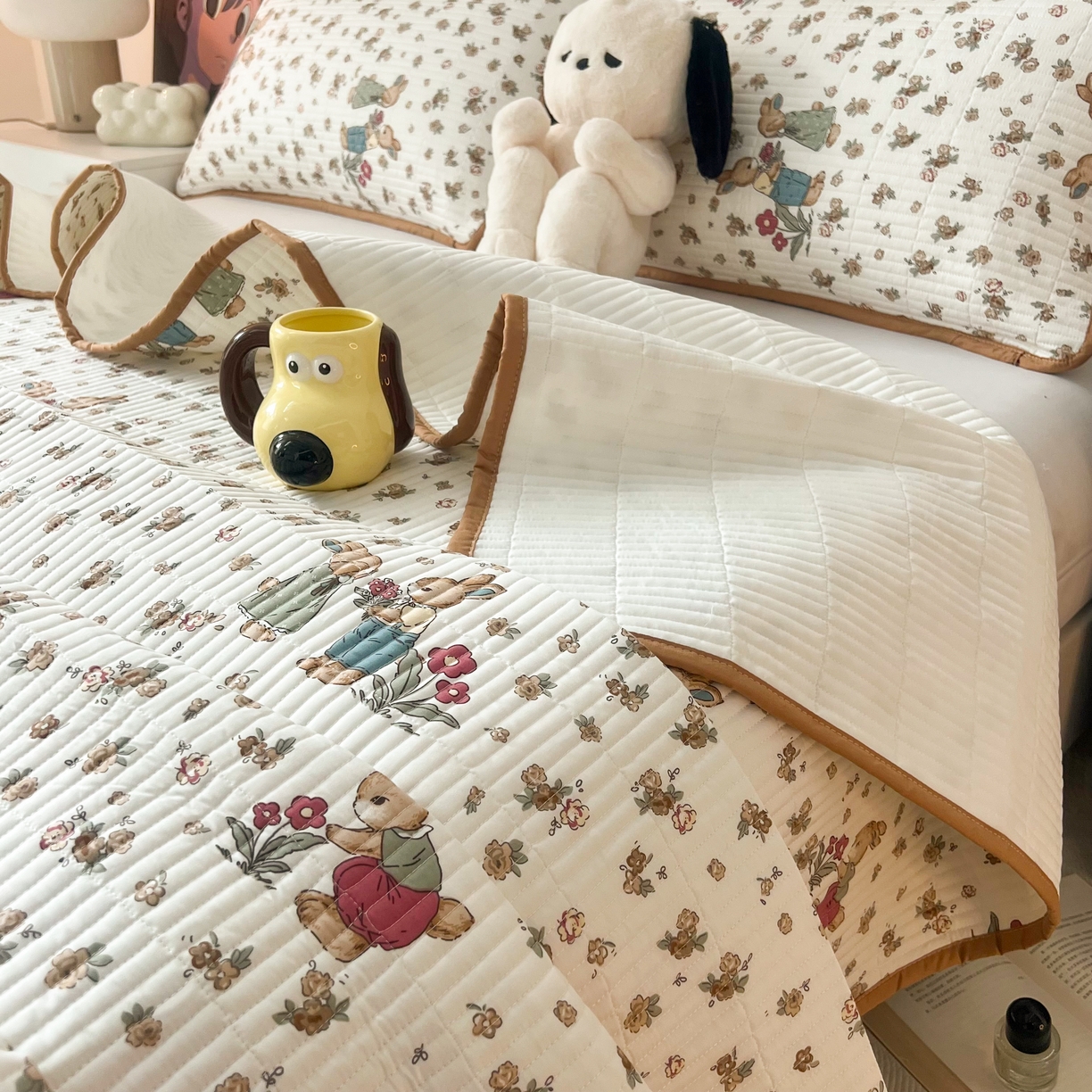 91家纺网 家纺一手货源 找家纺 HL原创 2024新款全棉印花床盖 咖色兔