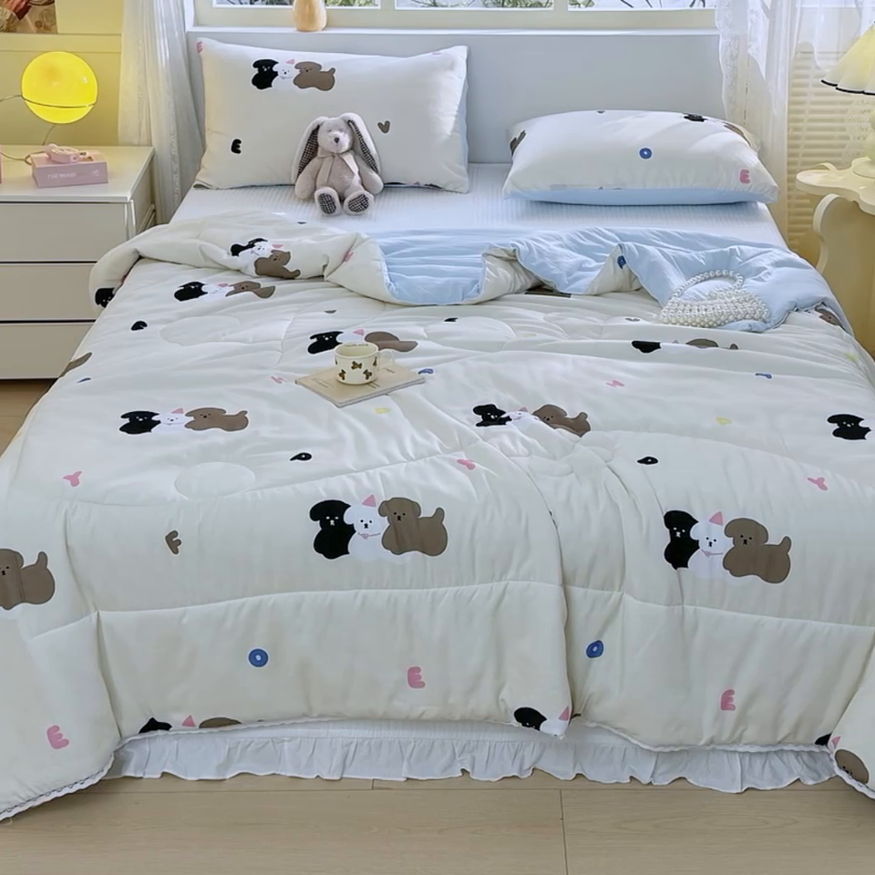 91家纺网 家纺一手货源 找家纺 寐居家纺 2024新款水洗棉小花边夏被 字母狗