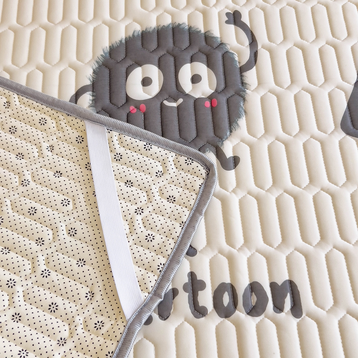 91家纺网 家纺一手货源 找家纺 希廷顿 2024新款加厚凉感丝乳胶凉席三件套 小煤球