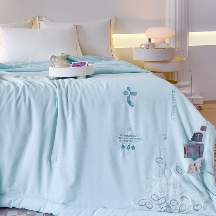 91家纺网 家纺一手货源 找家纺 优姿家纺 2024新款提花泡泡棉刺绣大豆抗菌夏被 天空蓝