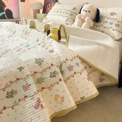 91家纺网 家纺一手货源 找家纺 HL原创 2024新款全棉印花床盖 草莓小兔