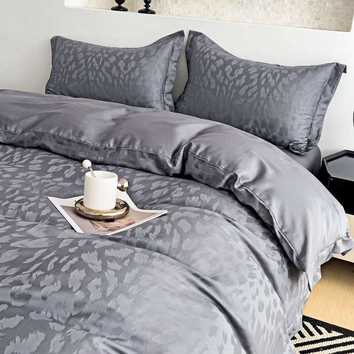 91家纺网 家纺一手货源 找家纺 品乐家纺 2024新款100支长绒棉提花宽边四件套 音色帝灰