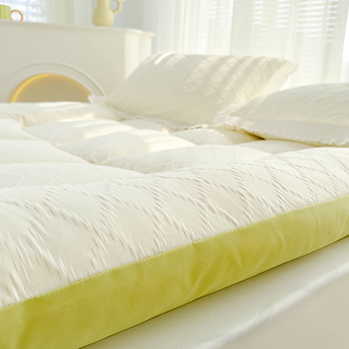 91家纺网 家纺一手货源 找家纺 默忆 2025新款泡泡纱提花绗缝活性印染羽丝棉床笠床垫款 白