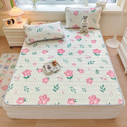 91家纺网 家纺一手货源 找家纺 柒月家居 2024新款贴身舒适厚度0.5小清新乳胶凉席 小红花