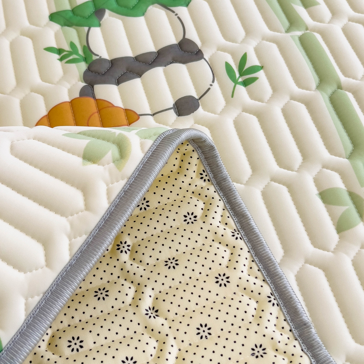 91家纺网 家纺一手货源 找家纺 希廷顿 2024新款加厚凉感丝乳胶凉席三件套 熊猫攀竹