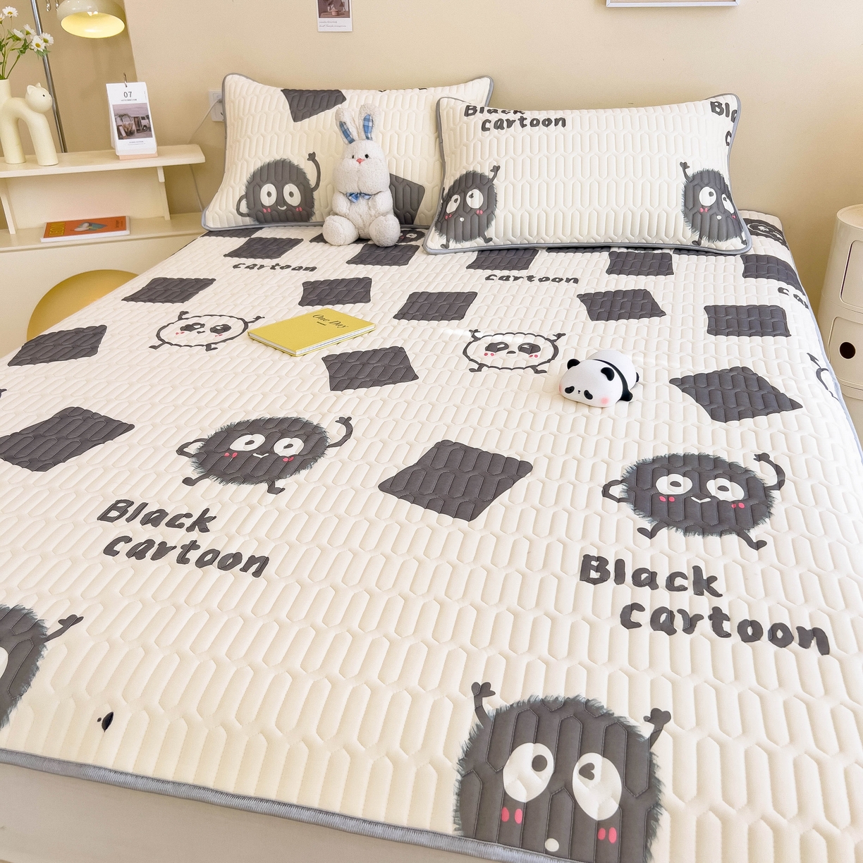 91家纺网 家纺一手货源 找家纺 希廷顿 2024新款加厚凉感丝乳胶凉席三件套 小煤球