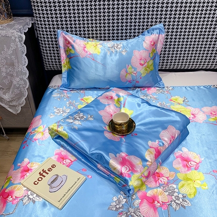 91家纺网 家纺一手货源 找家纺 经年 2025新款印花丝绸冰丝夏被 凝听花意