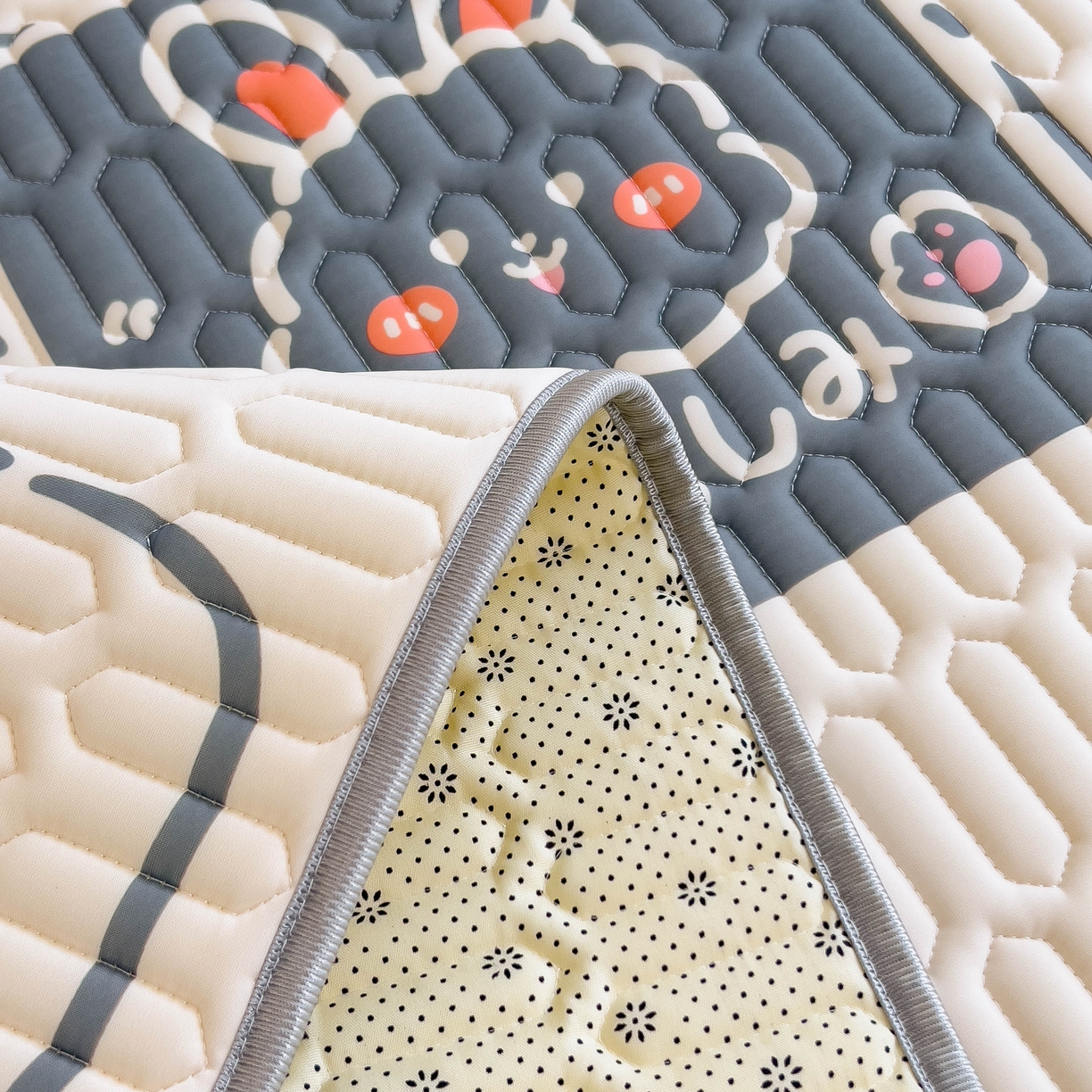 91家纺网 家纺一手货源 找家纺 希廷顿 2024新款加厚凉感丝乳胶凉席三件套 萝卜兔