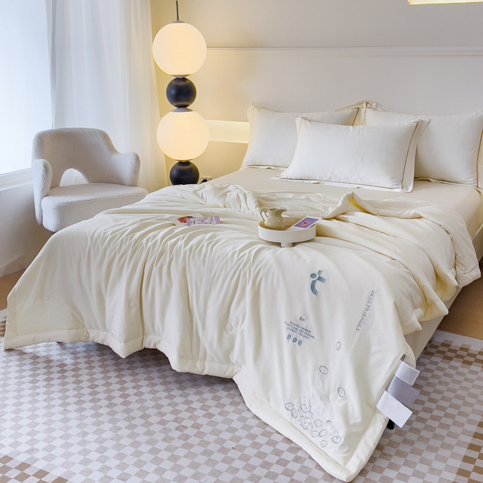 91家纺网 家纺一手货源 找家纺 优姿家纺 2024新款提花泡泡棉刺绣大豆抗菌夏被 米色