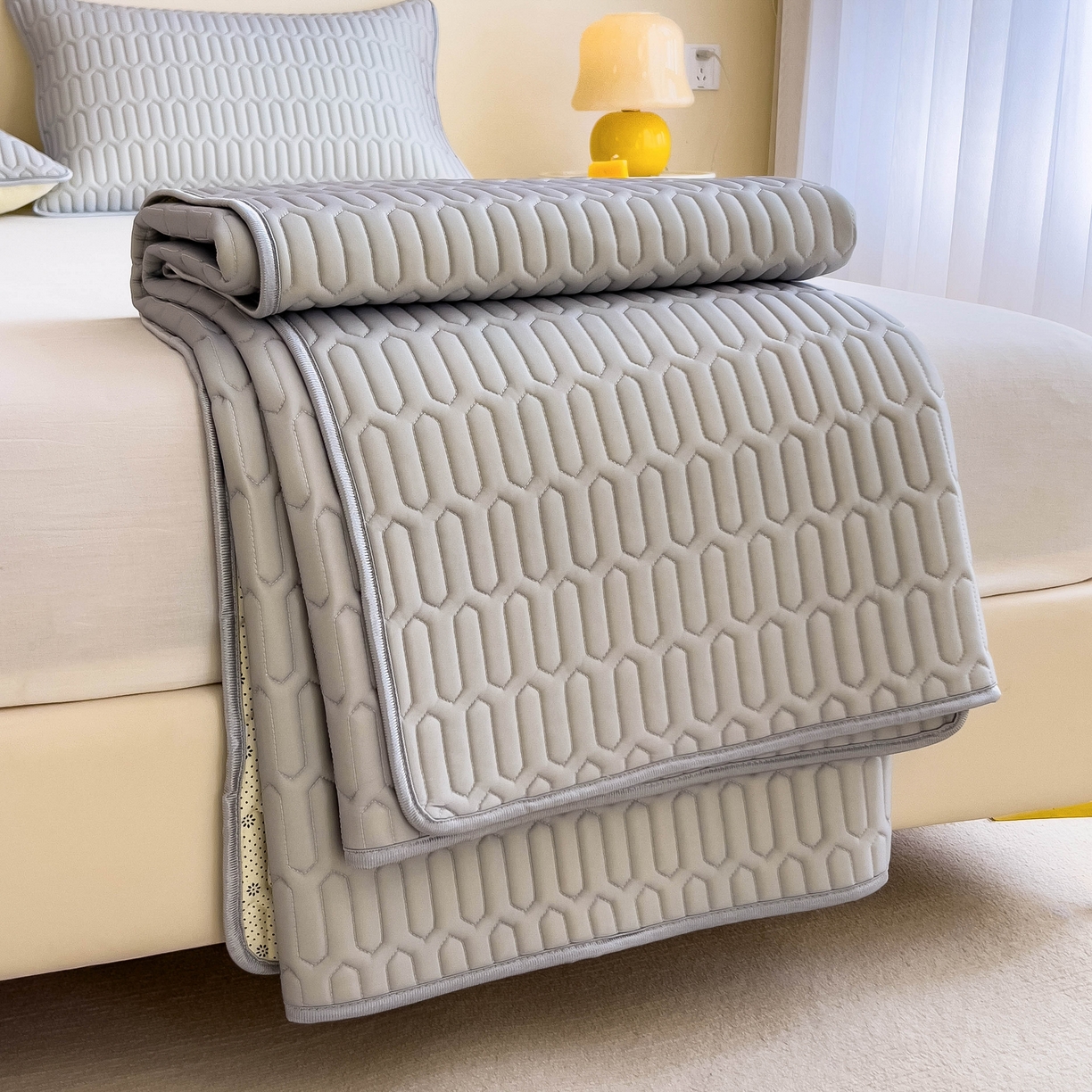 91家纺网 家纺一手货源 找家纺 希廷顿 2024新款加厚凉感丝乳胶凉席三件套 绅士灰