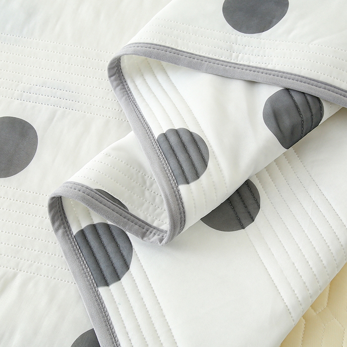 91家纺网 家纺一手货源 找家纺 伊人坊 2024新款冰丝凉感丝夏被 黑色波点