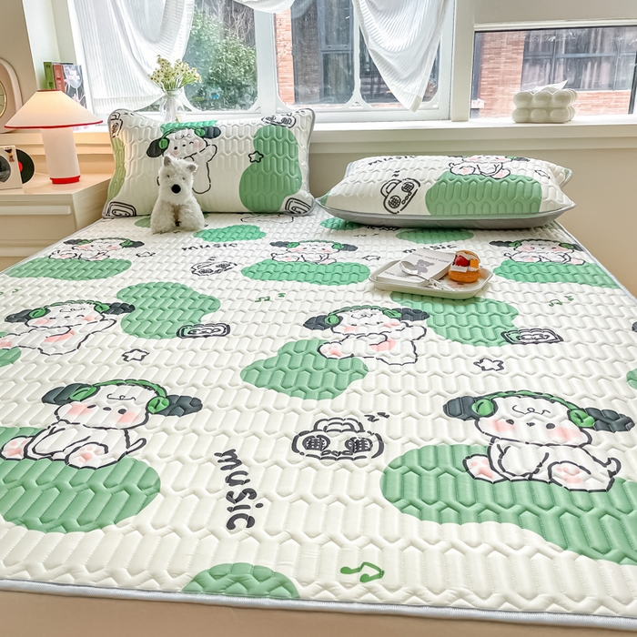 91家纺网 家纺一手货源 找家纺 柒月家居 2024新款贴身舒适厚度0.5小清新乳胶凉席 斑点狗